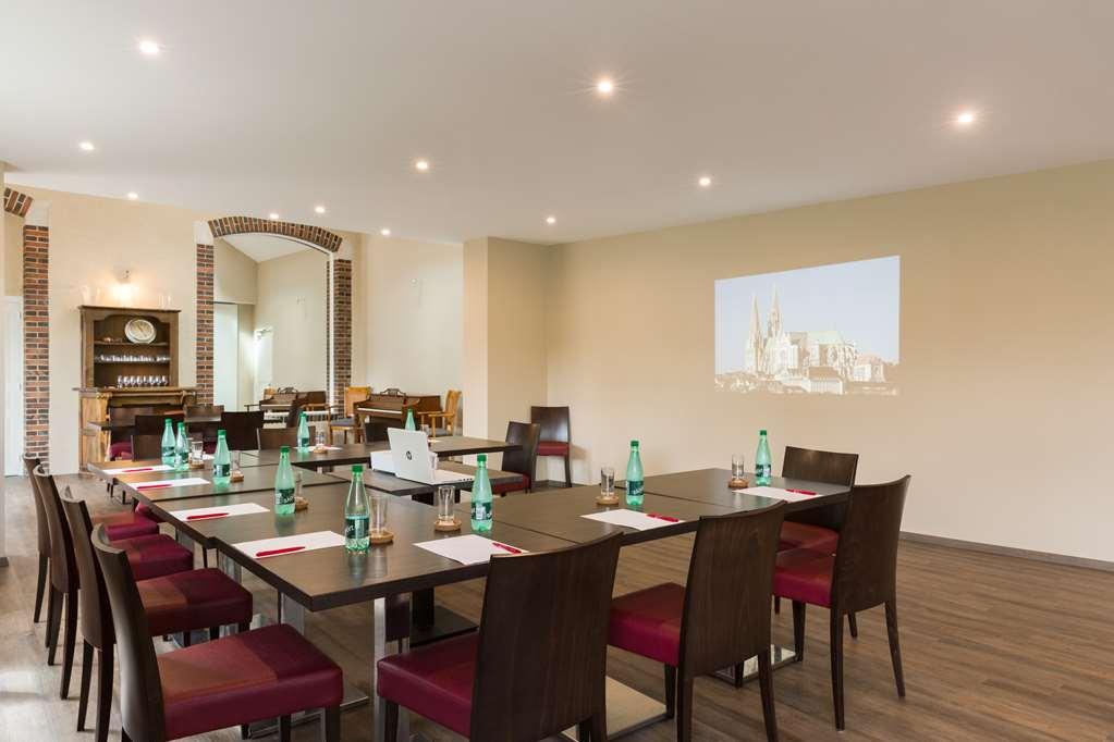 The Originals City Le Relais Des Carnutes Brezolles Verneuil Sur Avre Facilities photo